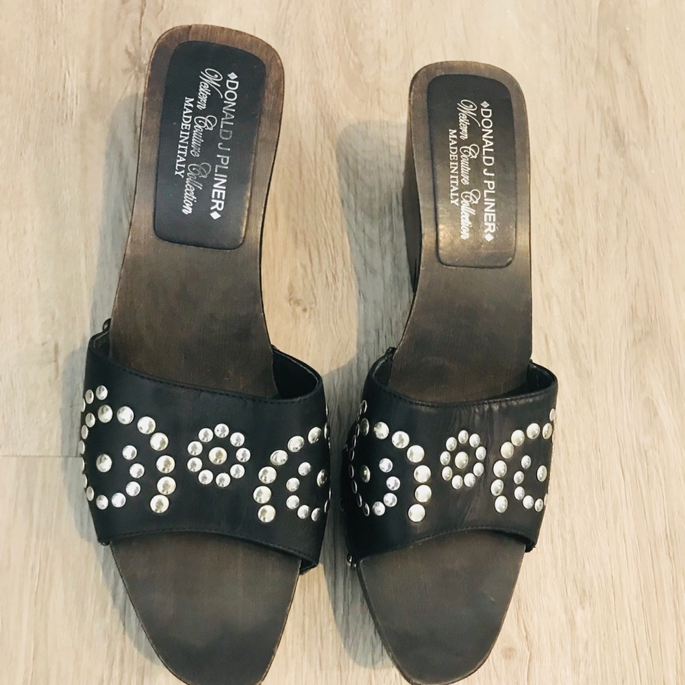 Donald J Pliner black studded clogs 10 - Picture 2 of 3